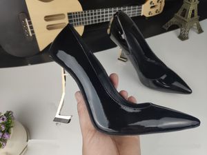 Scarpe formali da donna di design di alta qualità moda in pelle a punta tacchi alti in vernice bocca bassa eleganza avanzata da donna abbinata alla scatola da scarpe taglia 35-41