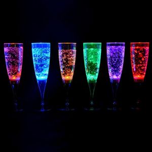 6 sztuk partia Wody Ciecz Activated Miga Wino Szampana Flet Okulary Light Up Cups Bar Akcesoria Kuchnia Dekoracje Dekoracje