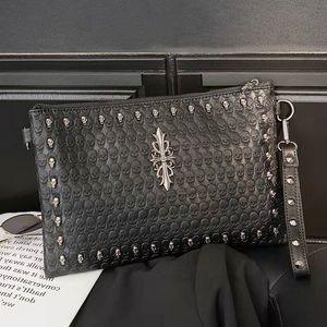 Designer axelväskor Luxury Messenger Bag för män Fashion Soft Leather Handväskor Satchel Koppling Bag Metal Skull Punk Elements Kuvert Bag Rivet Street Style HBP