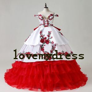 Vit och röd quinceanera klänningar guld broderade ruffles blommig applique boll klänning söt 16 klänningar boll klänning formell klänning kvinnor satin