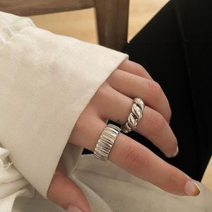 Eheringe Korea Mode Geometrische Kette Twisted Metall Offen Für Frauen Einfache Retro Silber Farbe Party Schmuck Zubehör Geschenke