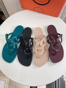 Lyxiga designerrutschbanor 2022 flip-flops Tofflor kort klack franskt temperament nät kändis platt två cm nypa nischade sandaler kvinnlig trend storlek 35-41