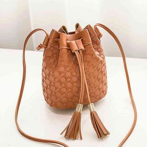 Women's small bag summer trendy foreign style versatile One Shoulder Messenger Bag ins net red woven Bucket Bag 032