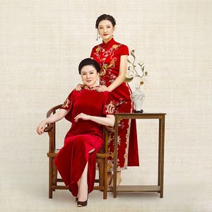 Etnische kleding high end handgemaakte op maat gemaakte geborduurd Cheongsam elegante rood verbeterde slanke trouwjurk prachtig