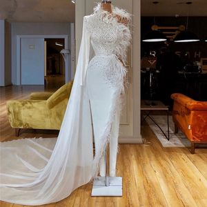 Couture Fashion Long Aftonklänning Sexig Split One Shoulder Long Sleeves Beaded Feathers Chic Prom Klänningar med Cape Arabic