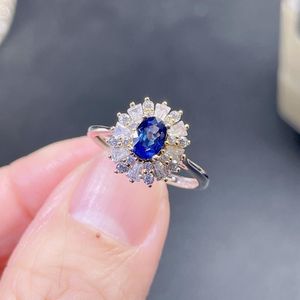Pierścienie klastra Yulem przyjazd Royal Blue Natural Sapphire z kamieniem 4x6mm i 925 Sterling Silver dla kobiet Modne szlachetne zużycie