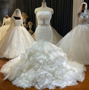 Luxury Mermaid Bröllopsklänningar Tåg Strapless Organza Ruffles Crystal Sash Bridal Dress Vestido de Noiva Robe de Marie 2022