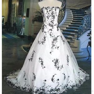 Vintage Strapless Lace Wedding Dress Black And White 2022 Appliques A-Line Bridal Gowns Neo-Gothic Style Plus Size Bride Dresses Back Lace-Up Vestidos De Novia