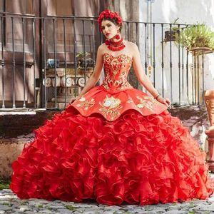 Traditionell röd älskling boll klänning quinceanera klänningar vintage broderi lace appliques ruffles tiered kjol lång söt 16 klänning prom