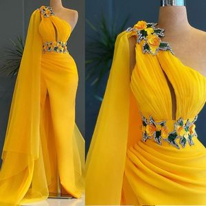 Sexy Arabski Dubaj Wykwintne Żółte Zroszony Prom Dresses One Ramię Bez Rękawów Formalna Side Dress Suknia