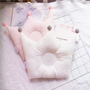 새로운 아기 형성 베개 플랫 헤드 유아 방지 크라운 도트 침구 베개 신생아 소년 소녀 룸 장식 액세서리 LJ201014