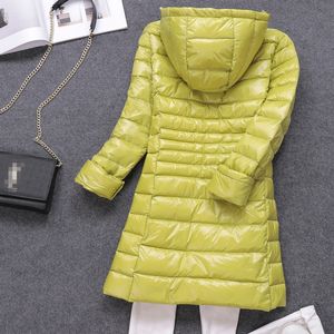 7XL Женские Packable вниз пальто Легкий плюс размер Puffer Jacket с капюшоном Тонкий Теплый Открытый Спорт Путешествия Parka Верхняя одежда 201016
