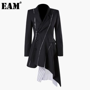 [EAM] Новая весна осень осложнения с длинным рукавом черная полосатая нерегулярная кнопка Разделить Свободная куртка Женщины Пальто моды JQ681 201017