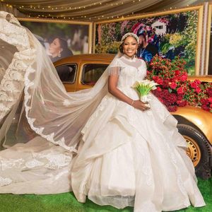 Vintage High Neck Cap Sleeve Bröllopsklänningar 2021 Plus Storlek Lace Appliques Beaded Lace Up Back Bridal Gowns Sweep Train Vestido de Novia