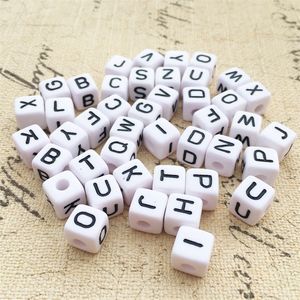 Mini 100PCS 10*10MM A-Z Cube White with Black Printing Acrylic Alphabet Beads Plastic Inital Letter Beads for Name Bracelet Y200730