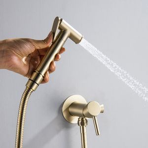 バスルームの隠された熱いと冷たいビデの蛇口の壁に着手トイレのビデの噴霧器セットマットブラック、ローズゴールド、ブラッシングゴールド