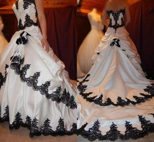 Vintage Appliques Taffeta Bröllopsklänning Gotiska Svartvita Bröllopklänningar Tillbaka Lace Up Korset Plus Storlek En Linje Robe de Mariage Chapel Train Bride Dress