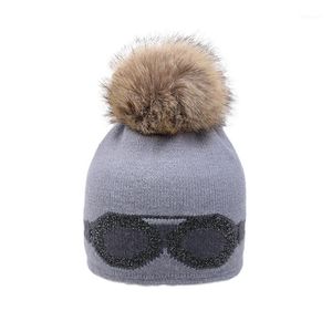 Çocuklar Rakun Şapkaları toptan satış-HANXI Yeni Kış Örme Şapka Yumuşak Faux Rakun Ponponlar Beanie Kadınlar Çocuklar Için Gözlük Skullies Warm1