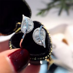 2021 nuova vendita calda gioielli di lusso in argento sterling 925 T taglio principessa topazio bianco diamante CZ pietra preziosa foglia aperta regolabile anello nuziale da donna