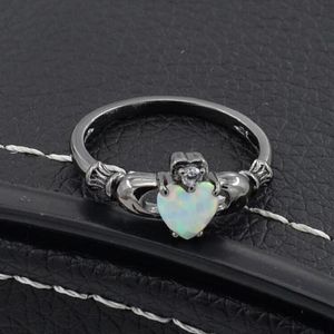 Cluster Rings Blaike Charming White Heart Fire Opal Claddagh Ring For Women Vintage Black Gold Filled Finger Jewelry Promise Birthstone