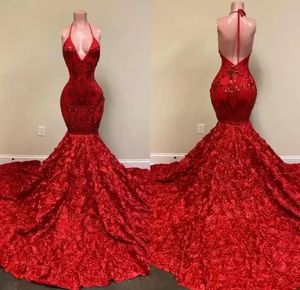 2022 Sexig rygglös röd aftonklänningar Halter Deep V Neck Lace Applicques Mermaid Prom Dress Rose Ruffles Special Occasion Party Go329o