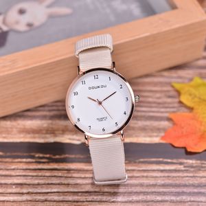 Doubeu Wristwatch Okrągły kardamon Anglia Wiatr Prosty Digital Strap Quartz Wrist Watch Student Wrist-Zegarki Osobowości Wristwatches