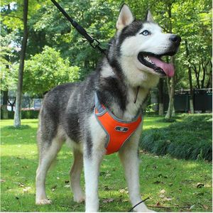 Hundhalsar Leases Protective Vest Justerbara reflekterande andningsbara sele för medelstora bröstband Husky Alaskan Pet Accessories1