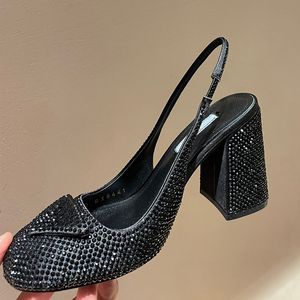 Sandali Full Drill Crystal Designer scarpe eleganti con tacco Fibbia triangolare Abbellimenti di qualità SUOLA in vera pelle tacchi grossi Cinturino posteriore sandalo da donna