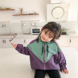 봄 새로운 도착 한국어 스타일 면화 올 매치 일치 색상 패션 캐주얼 편지 멋진 아기 소녀를위한 느슨한 코트 LJ201125