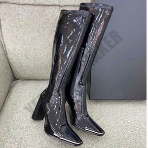 2021 Black Knee Heels stövlar Patent läder Snygg Solid Spetsig Kvinnlig Kvinnor Lår High Knee Boots Fashion Barreled Stretch Boots Aw01