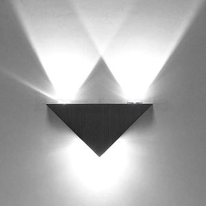AC85-265Vの壁に取り付けられたアルミニウム現代の壁Sconce Triangleデザイン3Wのクールな白いLEDライトデコレーションホームライティングWX156