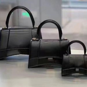 Black Patent Leather Clutches оптовых-Сумки сцепления Высококачественные мода женская сумка для женской сумки одной сумки роскоши роскошные оптом с коробкой крокодиловый кожаный материал Multi Color подходит для любого случая
