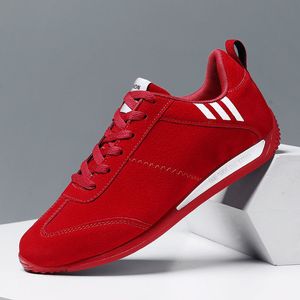 Scarpe da uomo Casual Comode Leggere Scarpe casual da guida stringate di marca di lusso 2022 Scarpe da ginnastica di nuova moda per uomo rosse