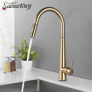 Zagęszczony mosiądz szczotkowane nikiel Golden Kitchen Kran Wyciągnij Spray Tap 360 Rotatble Cold Sink Mikser Crane 220107