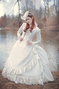 2022 Vintage Victorian Bröllopsklänning med långärmad jacka Gotisk bollkök Bride Corset Strapless Bridal Bröllopsklänningar Plus Storlek Kvinnor Svart Masquerade Klänningar