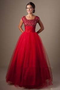 Red Ball Gown Modest Prom Dresses With Cap Sleeves Square Short Sleeves Prom Gowns Puffy A-line High School Formal Party Gowns Cheap