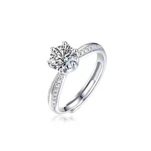 Designer di lusso con anello di diamanti, temperamento della moda classico, anello stellare, pieno di personalità, regalo di coppia, gioielli di fidanzamento per feste femminili