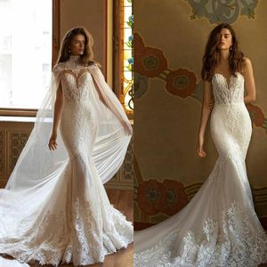 2021 Underbara Mermaid Bröllopsklänningar med Wrap Lace Appliqued Sweetheart Stunning Beach Bridal Dress Sweep Train Elegant Robe de Mariée