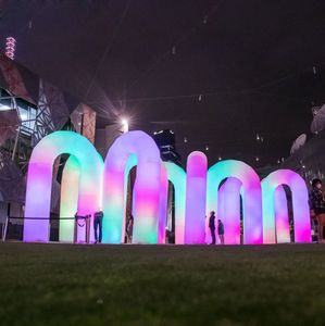 Grande arco inflável redondo com decoração de iluminação LED festa de casamento evento arco-íris arcada entrada linha iluminada balão