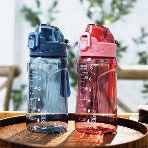 24oz PC Plastic Tumbler Sport Vattenflaska med Huddle Sippy Cup med vänd C1