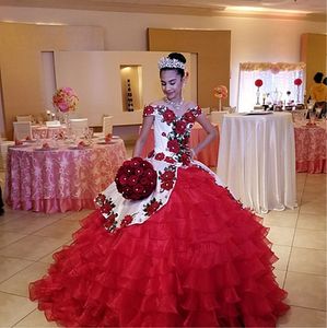 Traditionell av axel quinceanera klänningar med blommig spets appliqued corset tillbaka vestido de 15 anos plus storlek prom söt 16 klänning 2021
