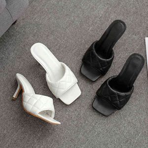 Hausschuhe Frauen sexy dünne Fersen Neue Mode Damen Quadratische Zeh Schuhe Casual Flip Flops Designer Plus Größe 41 220308