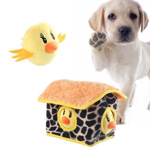 Brinquedo de pet de frango de pelúcia forma hide busca puzzle cão interativo squeaky mastigar brinquedos c63b lj201125