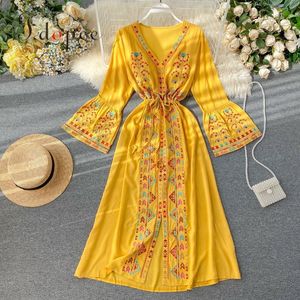 Elegant National Embroidery Temperament Collect Waist Show Thin Beach Style Vestidos Solid Color Plus Size Dress T200604