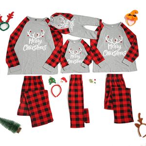 Julfamilj pyjamas set Christmas Clothes Parent-Child Suit Home Sleepwear New Baby Kid Dad Mamma Matchande Familj Outfits LJ201110