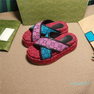Designer Sandaler Män och Kvinnor Canvas Platform Slippers Classic Slides Broderade Platform Gummi Flip Flops