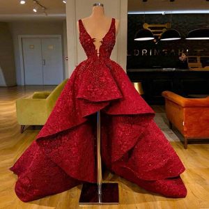 Wysoka Niska Red Prom Dresses Deep V Neck Koronki Cekinowe Ruffles Spódnica Celebrity Suknie Wiele Nosić szaty De Mariée