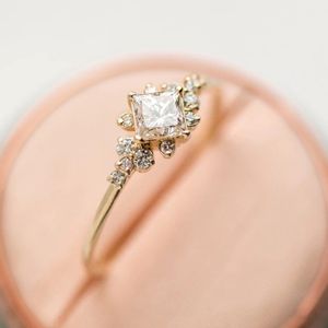 2021 Ny vit färg kubisk zirkoniumoxid silver guld färgfinger ringar bröllop trend förlovningsring för kvinnor