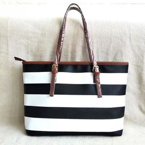 Mais novo Feminino Marinha Stripe Saco PU Big Ombro Sacos Designer Mulheres Bolsa Dois Tom Correntes Lantejoulas Soft Zipper Soft Bucket Canvas Vermelho e Branco Listras Satchel Gm Preto