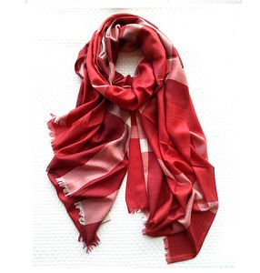 Fashion-The Spring and Autumn Big Plaid Scarf Loose Fine Wool Fashion Lady Måste All-Match Vin Röd Sjal Collocation